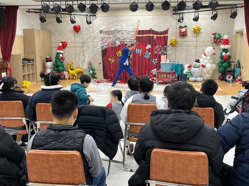 실내 무대에서 진행한 버블쇼 + 마술쇼